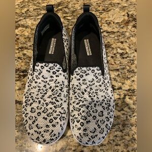 Sketchers Goga Mat Leopard Sneakers Size 81/2